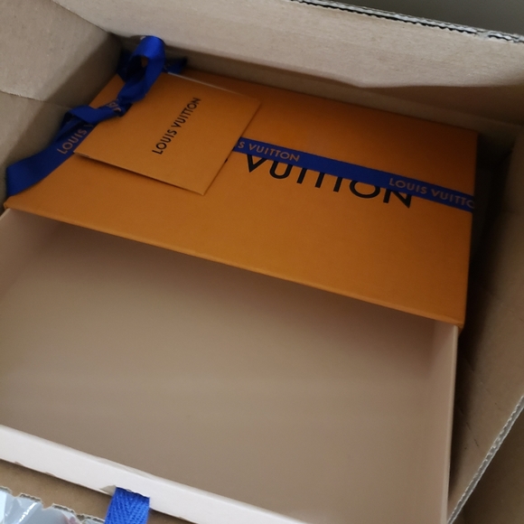 🌸SOLD🌸 Louis Vuitton mini pochette escale - Picture 6 of 10